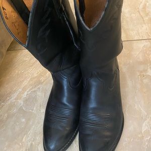 Ariat Boots. Heritage R Toe Western Boot. Great condition